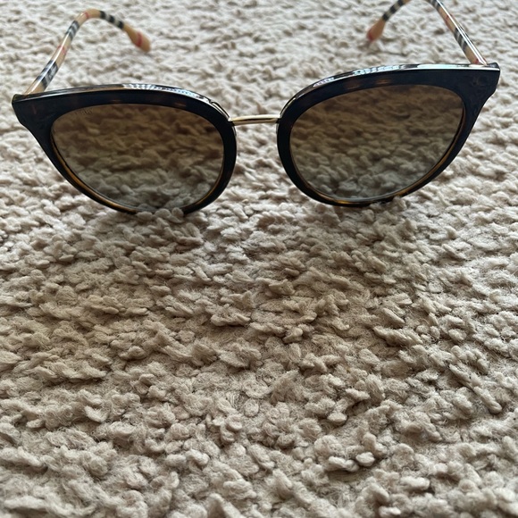 Round frame Sunglasses - Picture 4 of 9